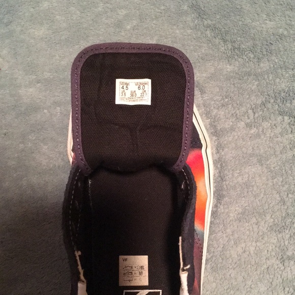 Vans sneakers in tye-dye  and suede. ALMOST BRAND NEW ONLY WORN ONCE - Picture 3 of 4